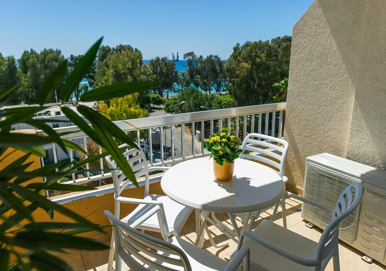 Pebble Beach Holiday Apartments Limassol Exterior photo