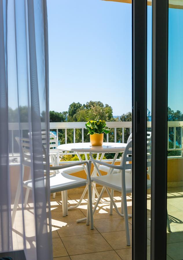 Pebble Beach Holiday Apartments Limassol Exterior photo
